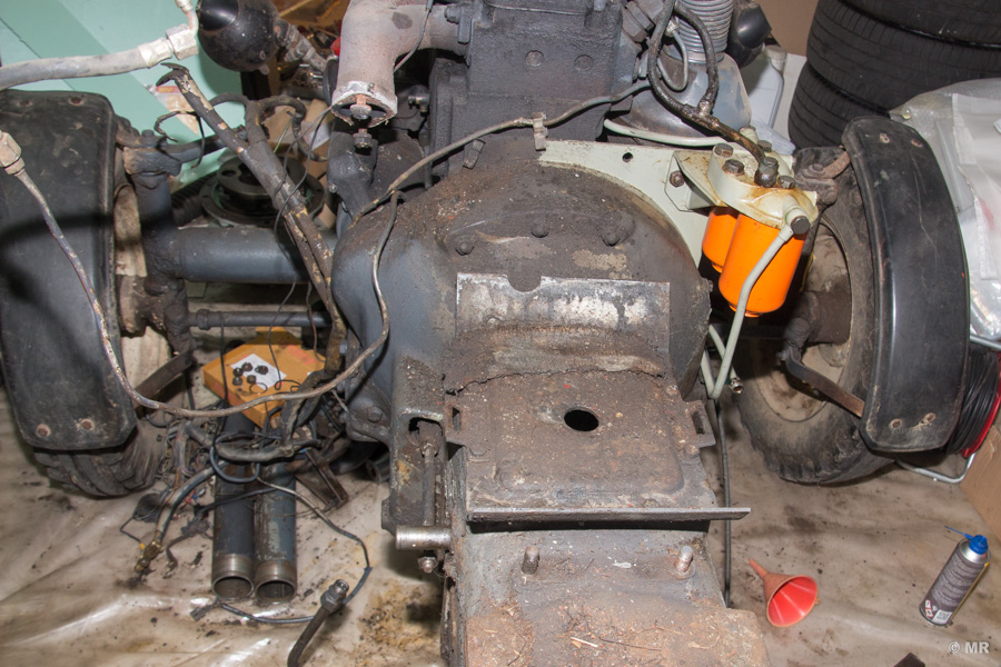 Lagerschale des Tank mit Resten der Gummiauflage Lagerschale des Tank mit Resten der Gummiauflage