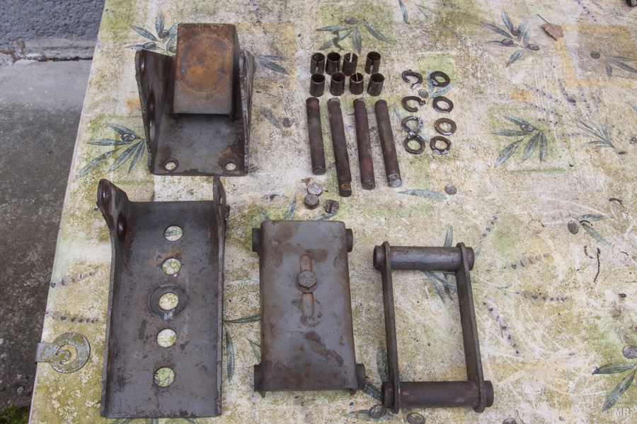 Steyr 288: orignale Sitzkonsole in Einzelteile zerlegt Steyr 288: orignale Sitzkonsole in Einzelteile zerlegt