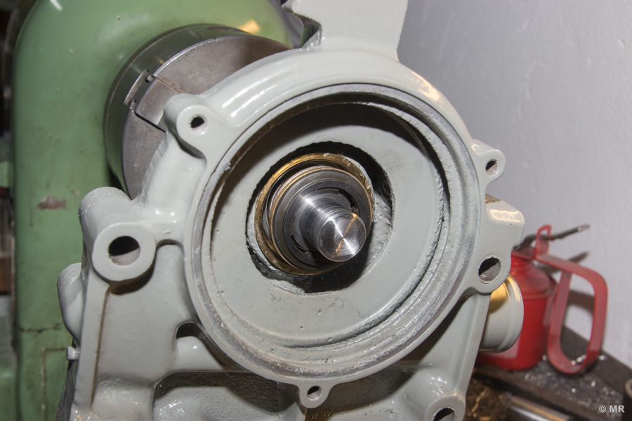 Steyr 288: eingesetzte Wasserpumpenwelle mit Gleitringdichtung Steyr 288: eingesetzte Wasserpumpenwelle mit Gleitringdichtung