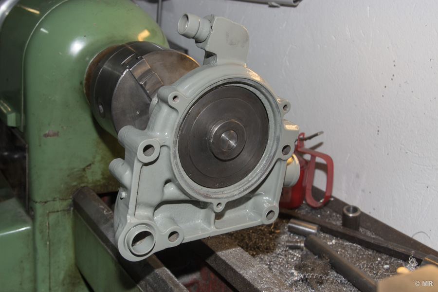 Steyr 288: Wasserpumpenwelle mit aufgepresstem Laufrad Steyr 288: Wasserpumpenwelle mit aufgepresstem Laufrad