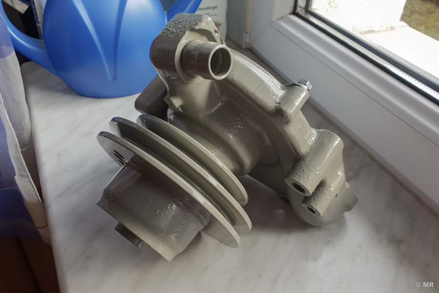 Steyr 288: Wasserpumpe mit aufgepresster Riemenscheibe Steyr 288: Wasserpumpe mit aufgepresster Riemenscheibe