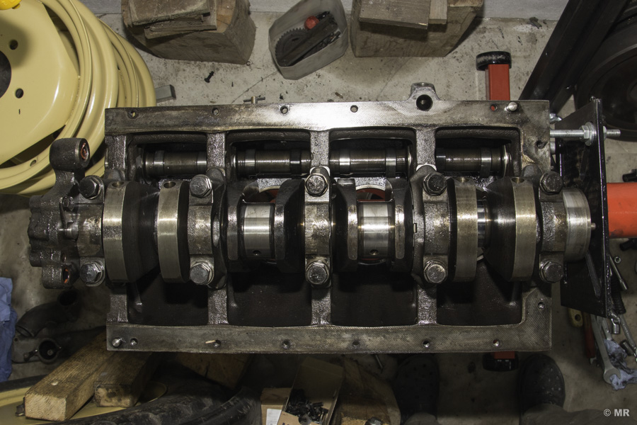 Steyr 288: Kurbelwelle mit Ölpumpe, Lagerdeckeln und Nockenwelle Steyr 288: Kurbelwelle mit Ölpumpe, Lagerdeckeln und Nockenwelle