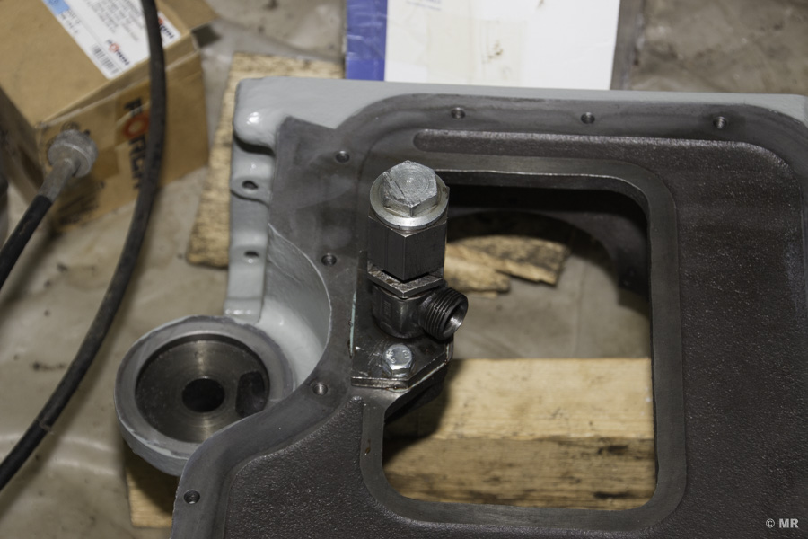 Steyr 288: Fertig montiertes Ölüberdruckventil Steyr 288: Fertig montiertes Ölüberdruckventil