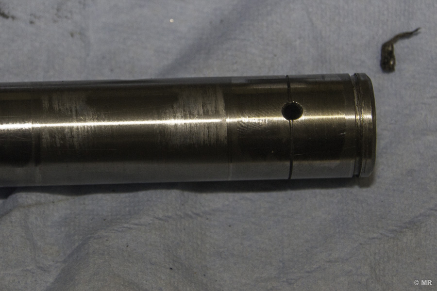 Steyr 288: Ventilsteuerung (Klaviatur): gereinigte Ölbohrung und Öl-/Schmutzpfropfen Steyr 288: Ventilsteuerung (Klaviatur): gereinigte Ölbohrung und Öl-/Schmutzpfropfen