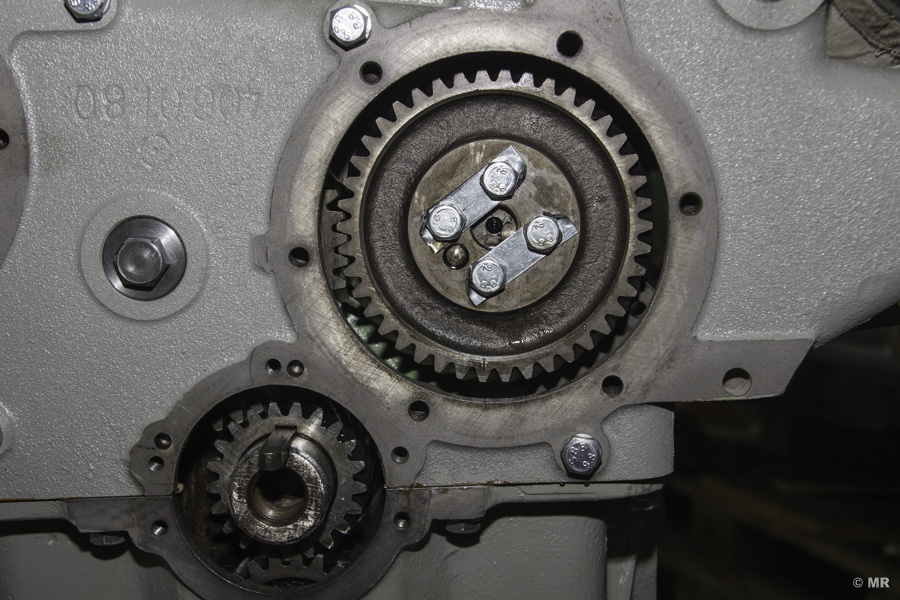 Steyr 288: Nockenwellen(zahn)rad mit neuen Schrauben und Sicherungsblechen Steyr 288: Nockenwellen(zahn)rad mit neuen Schrauben und Sicherungsblechen