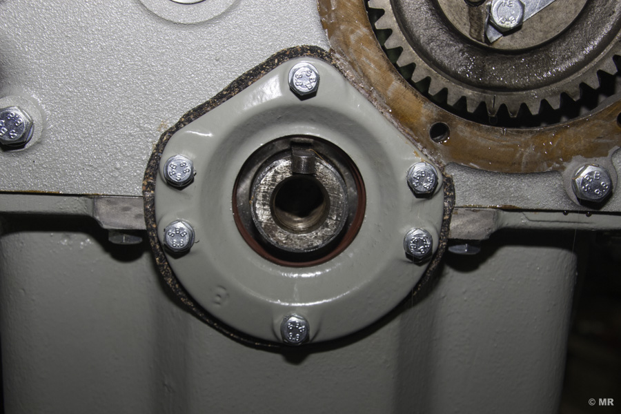 Steyr 288: vorderes Ende der Kurbelwelle mit Wellendichtring und Passfeder Steyr 288: vorderes Ende der Kurbelwelle mit Wellendichtring und Passfeder
