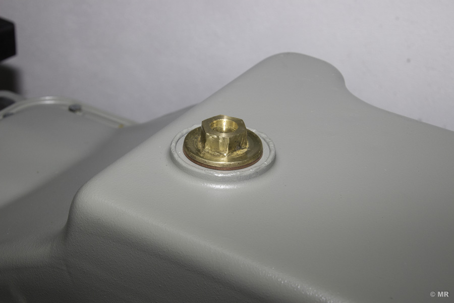 Steyr 288: eingeschraubte Ölablassschraube Steyr 288: eingeschraubte Ölablassschraube