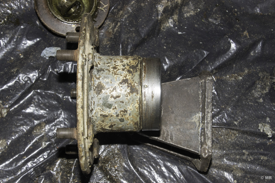 Steyr 288: Radnabe mit Dichtungstopf (Körnerpunkte zur Befestigung) Steyr 288: Radnabe mit Dichtungstopf (Körnerpunkte zur Befestigung)