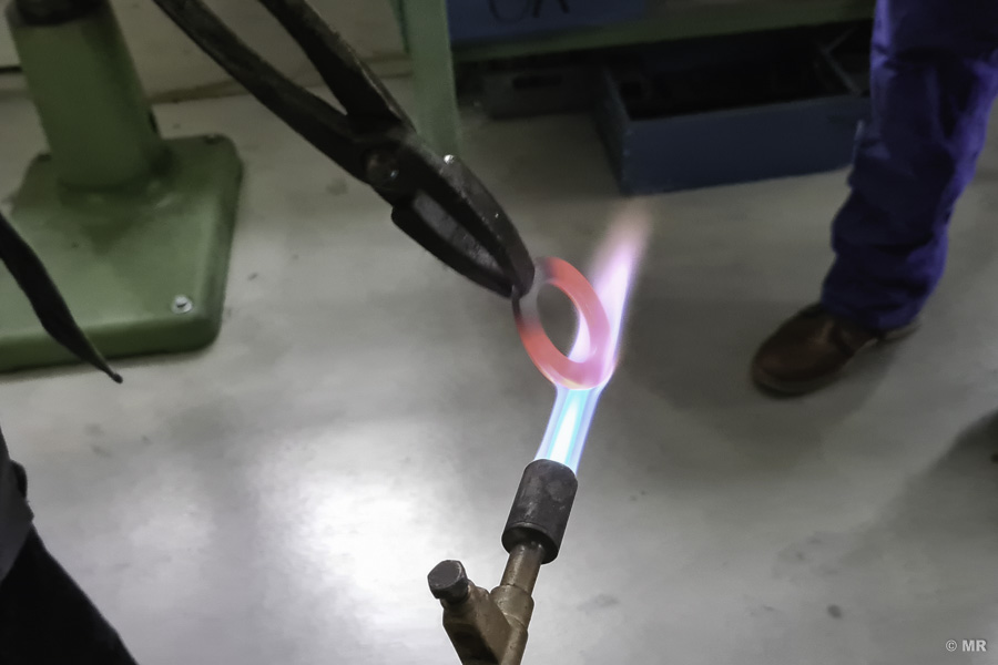 Oberflächenhärten: erhitzen des Bauteils auf ca. 800°C Oberflächenhärten: erhitzen des Bauteils auf ca. 800°C