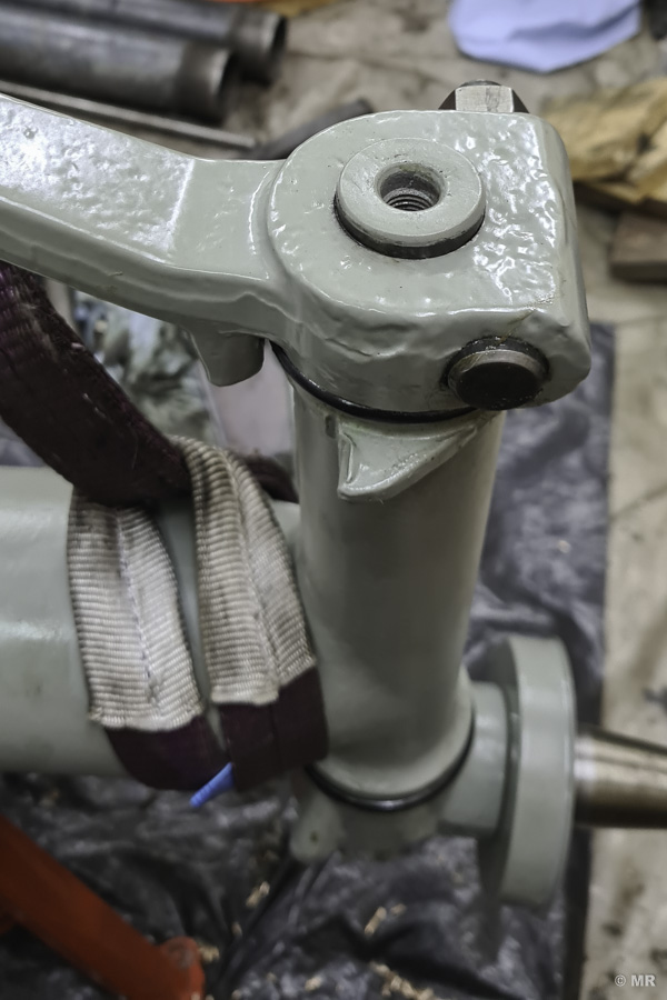 Steyr 288: Achsschenkel mit fertig montiertem Lenkhebel samt Keilbolzen Steyr 288: Achsschenkel mit fertig montiertem Lenkhebel samt Keilbolzen