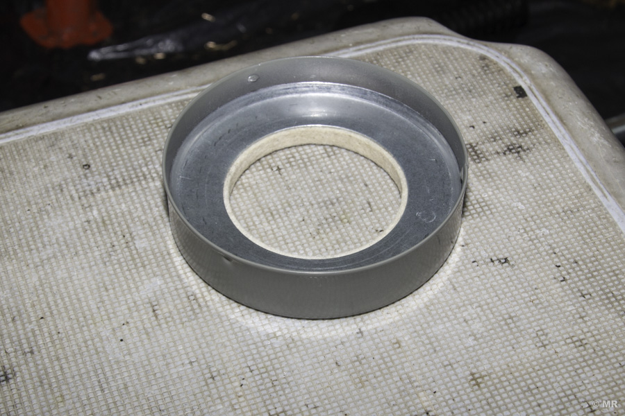 Steyr 288: Dichtungstopf mit neuem Filzring Steyr 288: Dichtungstopf mit neuem Filzring
