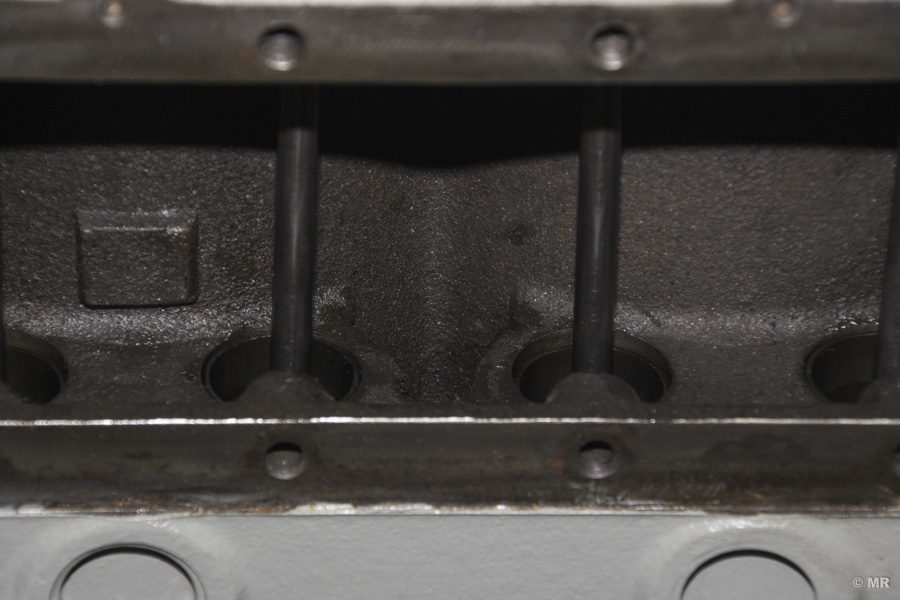 Steyr 288: Ventilstössel und Stösselstangen eingeschoben Steyr 288: Ventilstössel und Stösselstangen eingeschoben