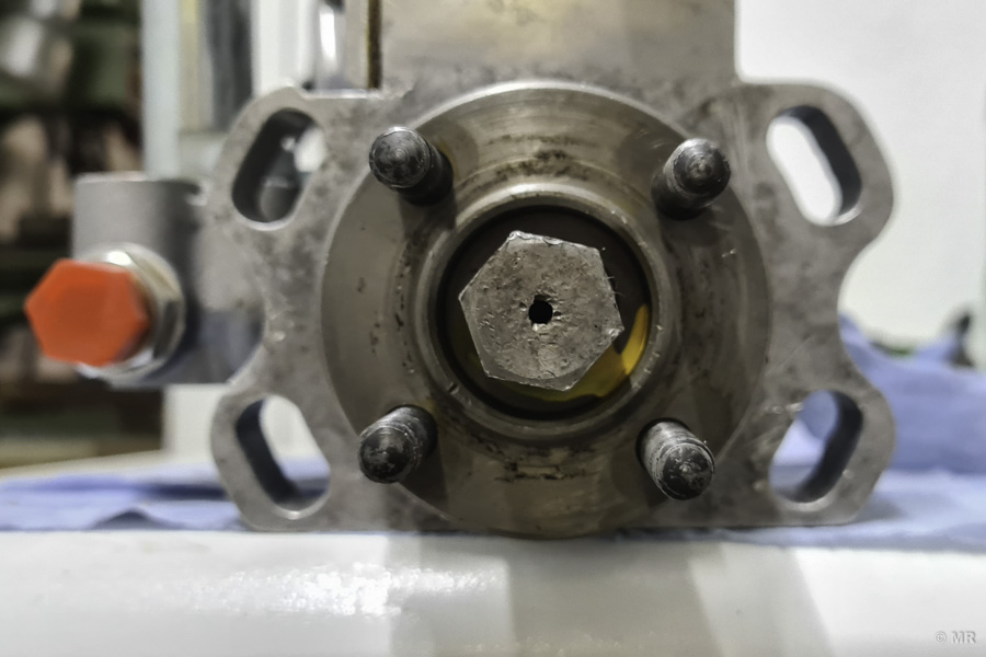 Steyr 288: Langlöcher an der Einspritzpumpe Steyr 288: Langlöcher an der Einspritzpumpe