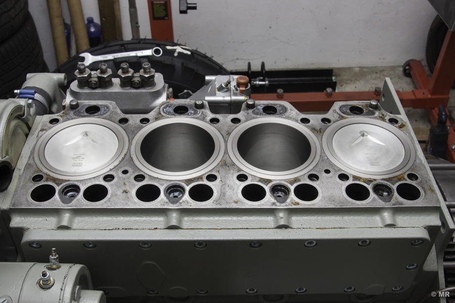 Steyr 288: Wassertropfen am Motorblock Steyr 288: Wassertropfen am Motorblock