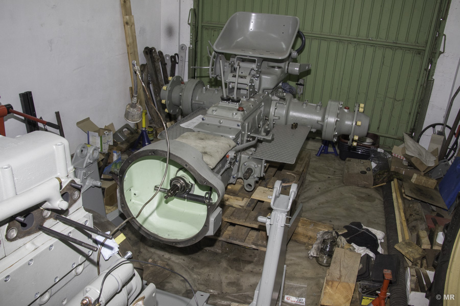 Steyr 288: Motor und Antriebsstrang noch getrennt Steyr 288: Motor und Antriebsstrang noch getrennt