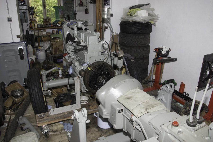 Steyr 288: Motor und Antriebsstrang noch getrennt Steyr 288: Motor und Antriebsstrang noch getrennt