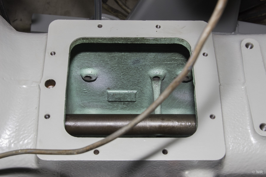 Steyr 288: Zwischengehäuse ohne Tank-Anbauplatte und Leitung für den Öldruckmesser Steyr 288: Zwischengehäuse ohne Tank-Anbauplatte und Leitung für den Öldruckmesser