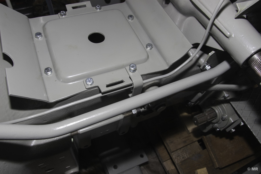 Steyr 288: Neu gefertige Schelle mitgeschraubt an der Tragschale Steyr 288: Neu gefertige Schelle mitgeschraubt an der Tragschale