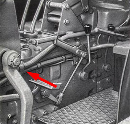 Steyr 288: Hinweis auf die Schelle für die Saugleitung Steyr 288: Hinweis auf die Schelle für die Saugleitung