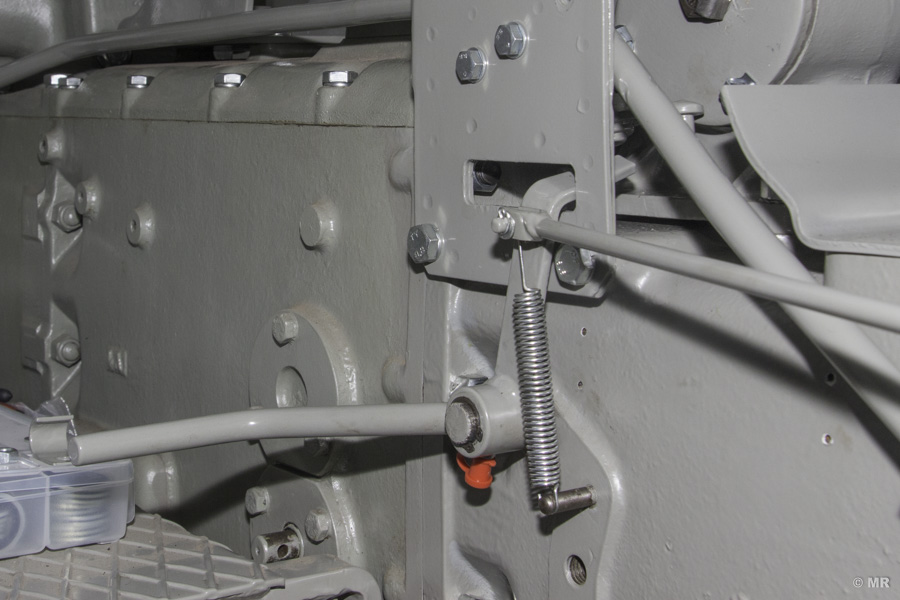 Steyr 288: Fussfahrhebel mit zusätzlichen Druckkopfschmiernippel Steyr 288: Fussfahrhebel mit zusätzlichen Druckkopfschmiernippel