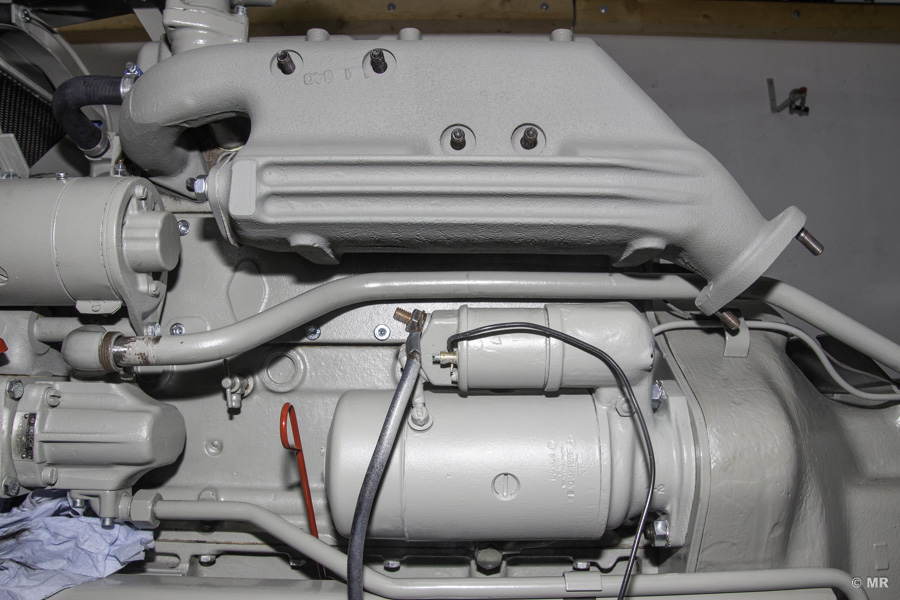 Steyr 288: Auspuff und Hydraulikleitung kollidieren Steyr 288: Auspuff und Hydraulikleitung kollidieren