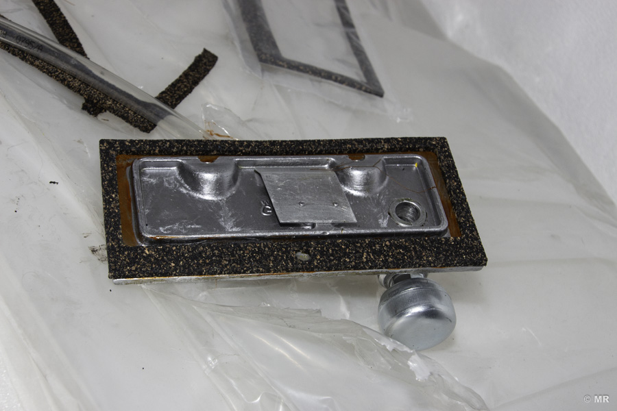 Steyr 288: Seitendeckel der Einspritzpumpe mit neuer Dichtung