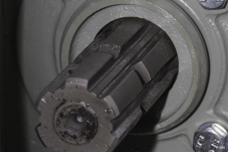 Steyr 288: vordere Zapfwelle mit Rostnarben Steyr 288: vordere Zapfwelle mit Rostnarben