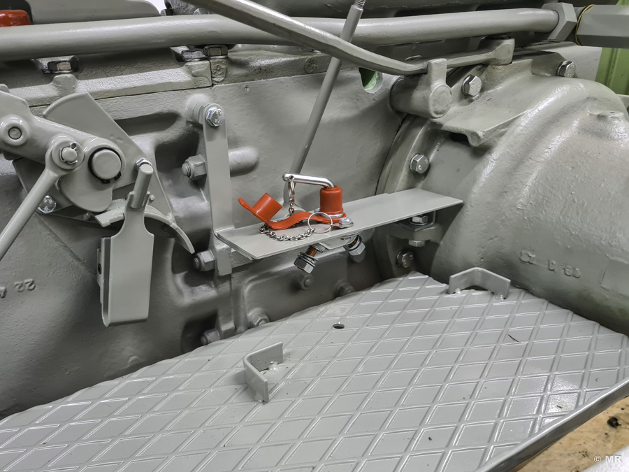 Steyr 288: Konsole für Batterietrennschalter Steyr 288: Konsole für Batterietrennschalter