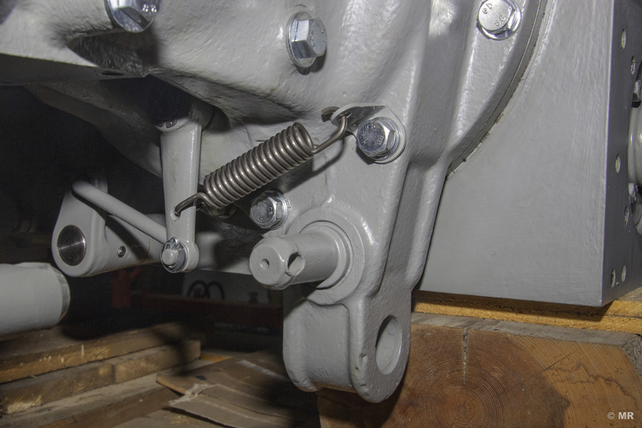 Steyr 288: korrekte Ausrichtung der Lasche, samt leicht gespannter Rückholfeder Steyr 288: korrekte Ausrichtung der Lasche, samt leicht gespannter Rückholfeder