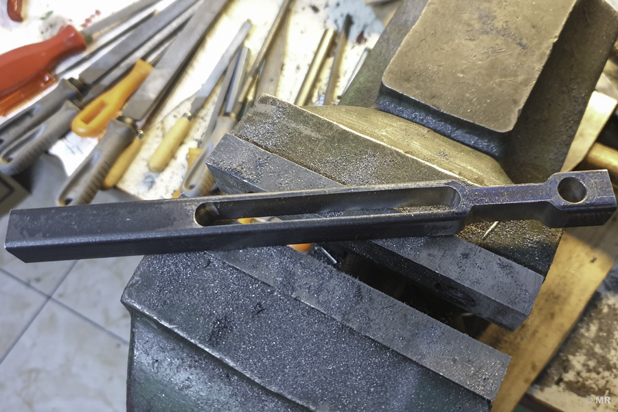 Steyr 288: Riemenspanner nachfertigen; Endstück anzeichnen Steyr 288: Riemenspanner nachfertigen; Endstück anzeichnen